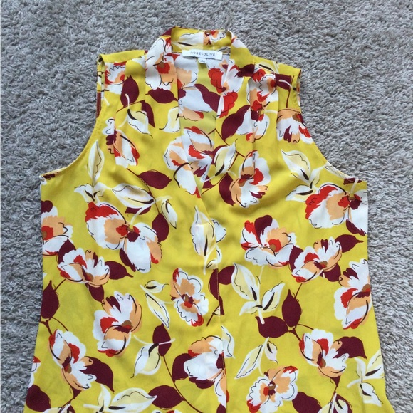 Rose + Olive Sleeveless Blouse - Picture 6 of 16